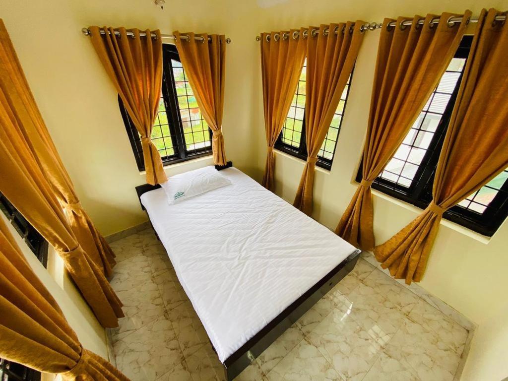 Bob Lesiure Hotell Ooty Exteriör bild